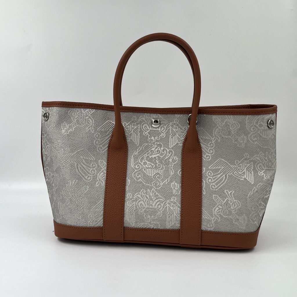 Grand Tote — Plain White Motif