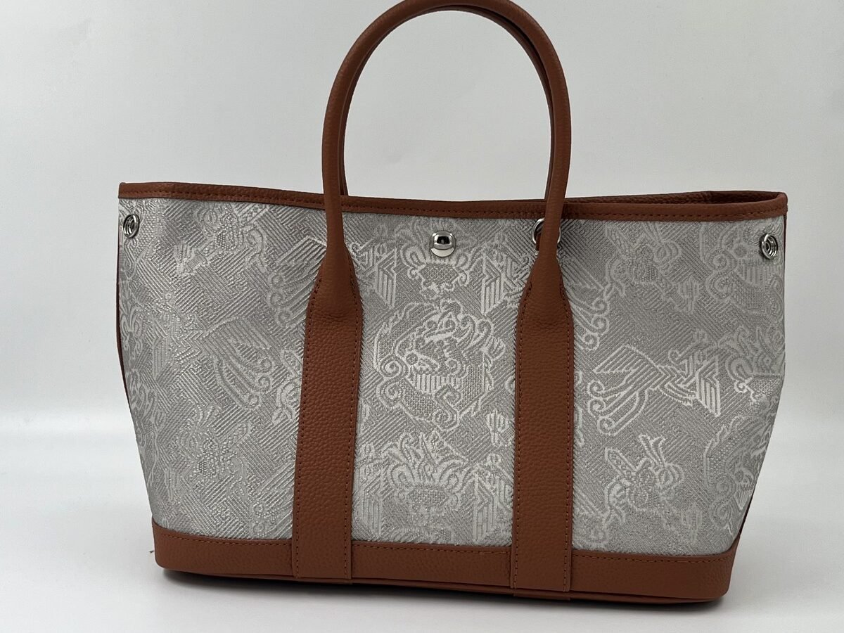 Grand Tote — Plain White Motif